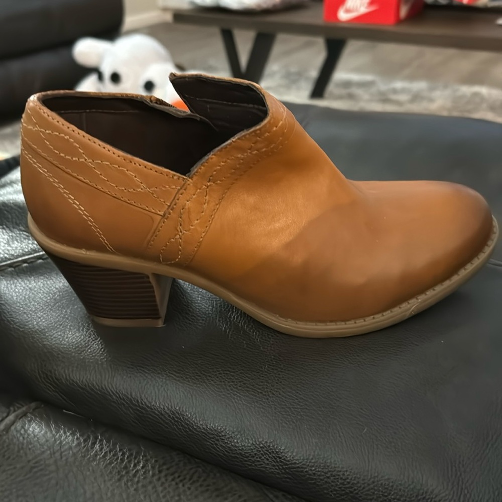 Women’s earth booties. New in box. Lina Austin.